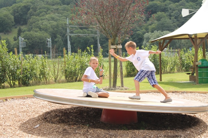 Village Camps International Summer Camp Leysin, Switzerland 2025-08-09 https://www.villagecamps.com/journals_admin/images/695-10-yellowgreenies (113).jpg